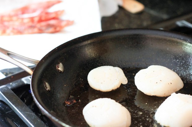searing scallops
