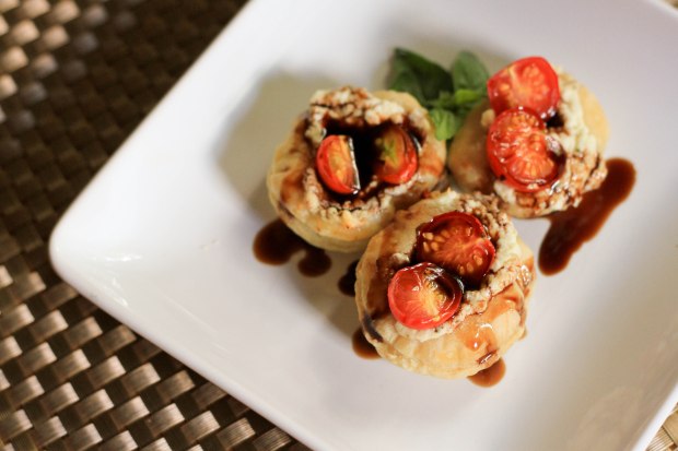 tomato with feta and puff pastry